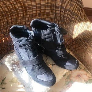 Vera wang sneaker wedges  9  nwot have box
